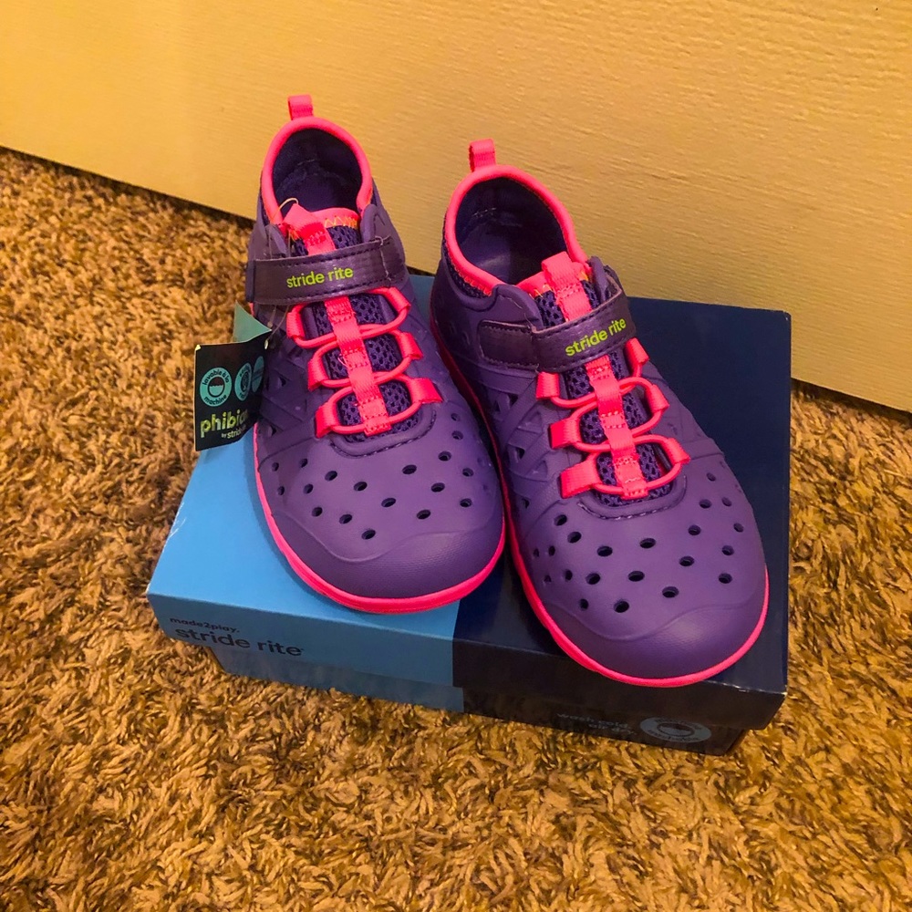 NWT Size 11 Stride Rite Phibian shoes